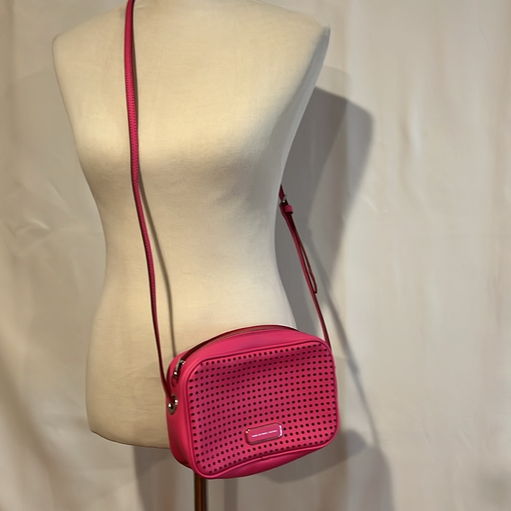 Marc by Marc Jacobs - women’s Sally Perf leather Crossbody bag in Fuchsia - Picture 8 of 12